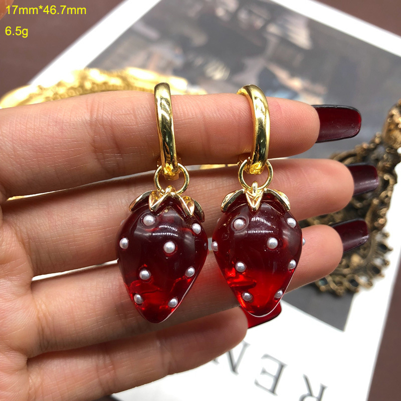 Earrings - Серьги-гвоздики с жемчугом и клубникой, элегантные