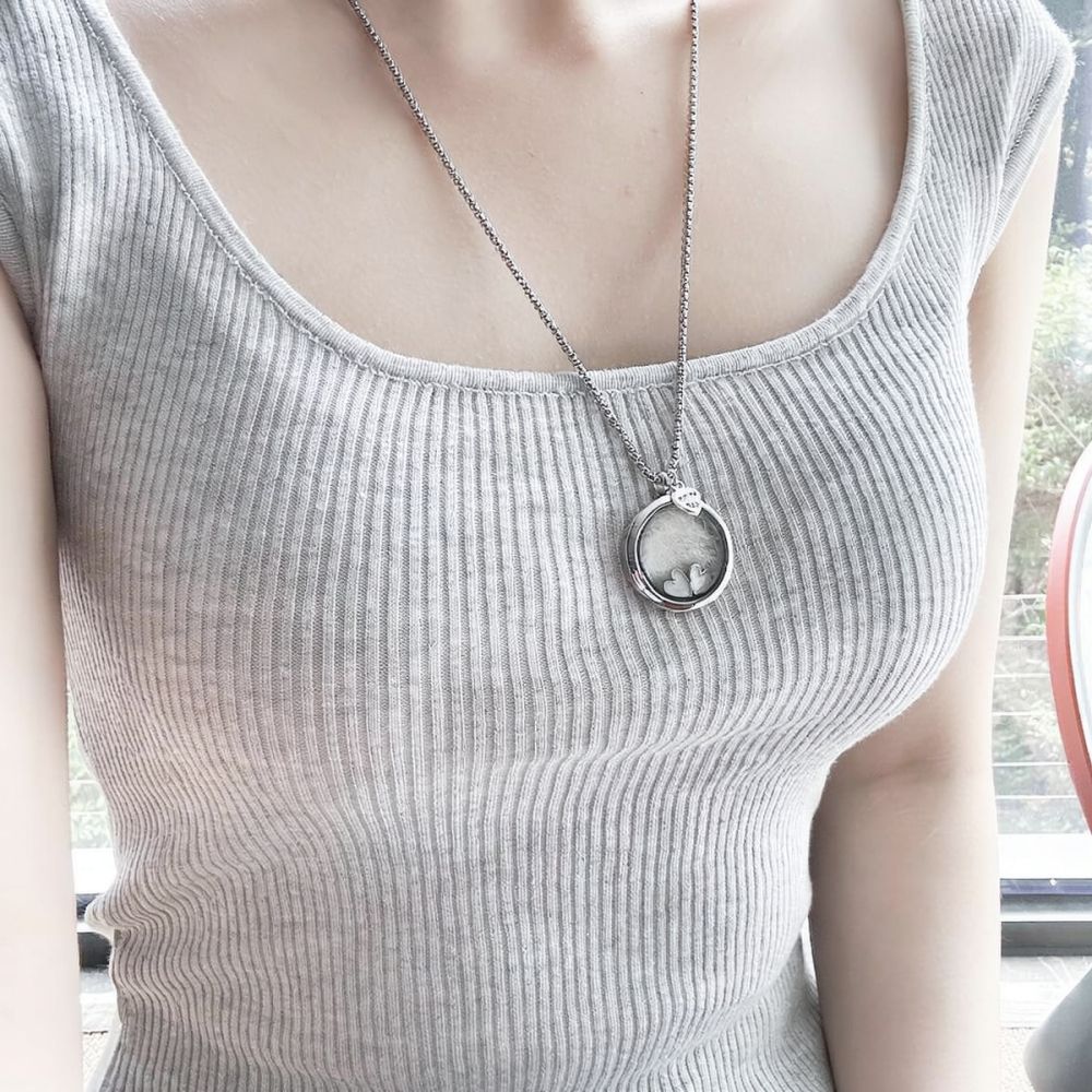 Ожерелье-медальон в форме серд – обзор и цена Heart Locket Necklace Photo